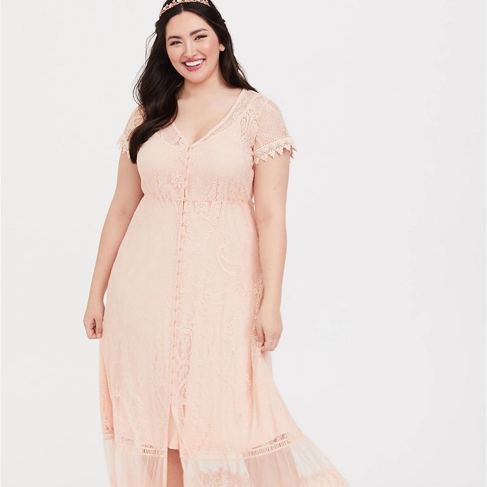 TORRID NWT - PEACH PINK LACE BUTTON FRONT MAXI
